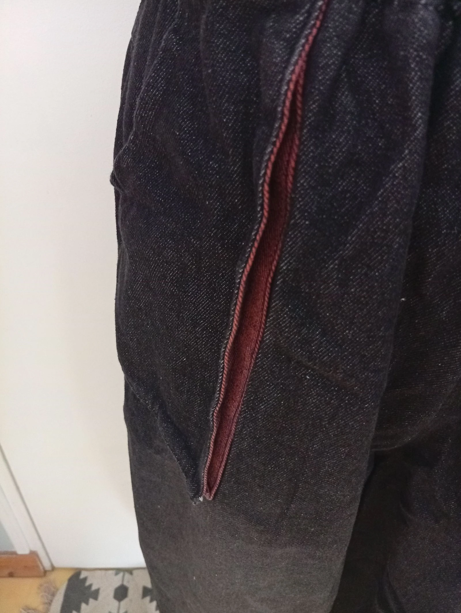 Pantacourt jean grandes poches bordé color bordeaux – photo 3